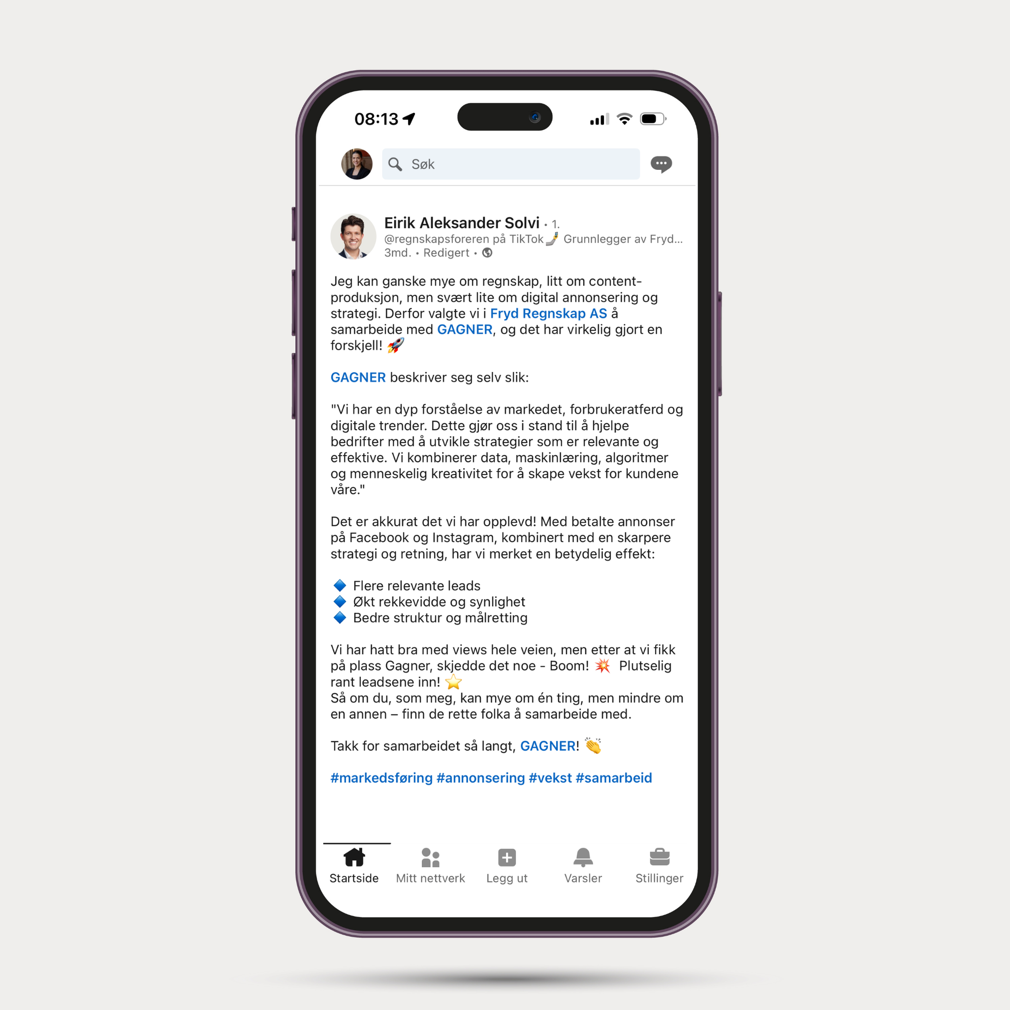 En telefon som viser en tilbakemelding til GAGNER fra Fryd Regnskap på LinkedIn